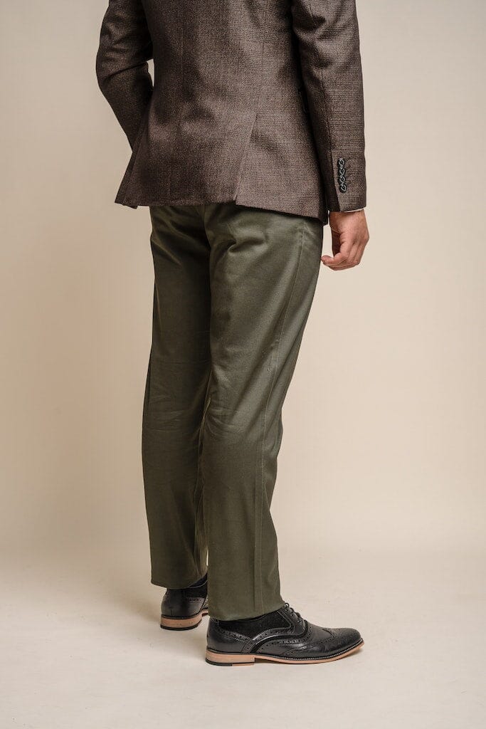 Green chinos men's top outfit